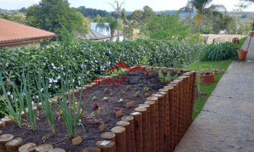 Casa Térrea com Quatro Suítes